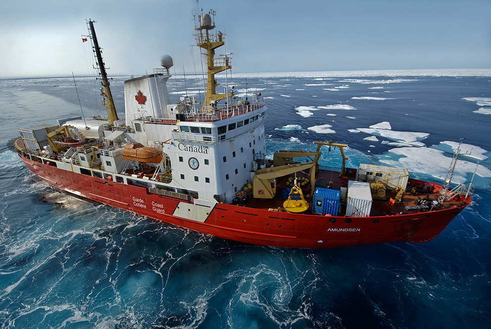 An angled top-down view of the CCGS Amundsen.